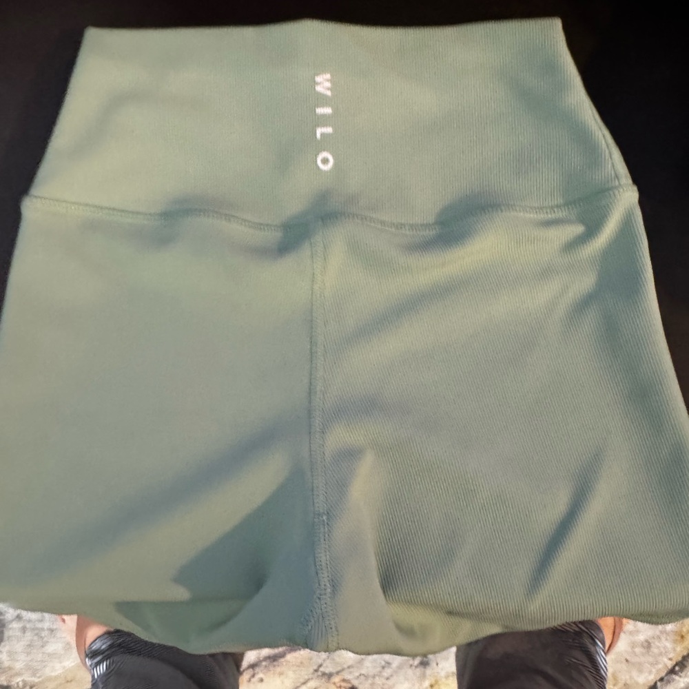 WILO High-Waist Active Shorts in Olive Green